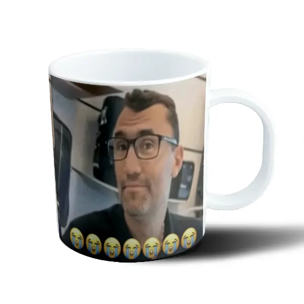 Taza de Plástico Charlie Kirk Meme Llorando