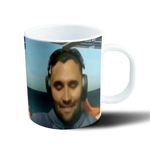 Taza de Plástico Charlie Kirk Meme Auriculares