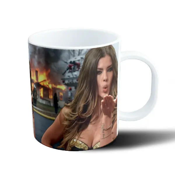 Taza de Plástico China Suarez Meme Disaster Girl