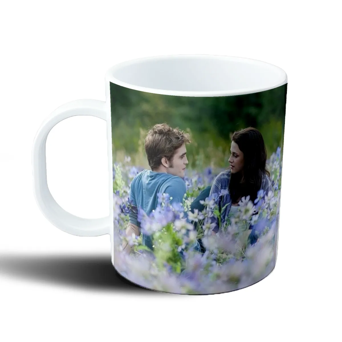 Taza de Plástico Crepúsculo Pareja en el Prado - vista 2