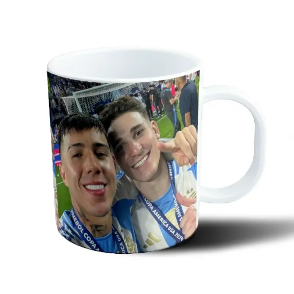 Taza de Plástico Enzo Fernández y Julián Álvarez Selfie Copa América 2024