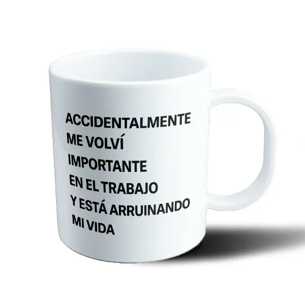 Taza de Plástico Accidentalmente me volví importante en el trabajo