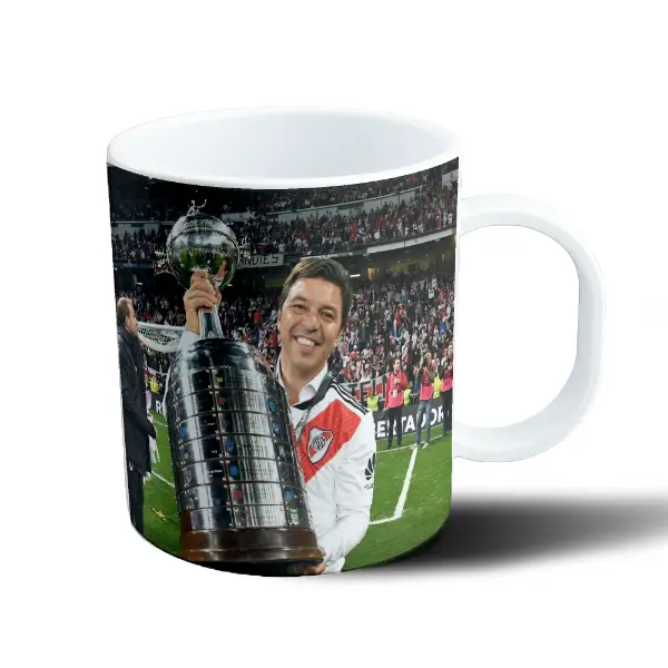 Taza de Plástico Gallardo con la Copa Libertadores
