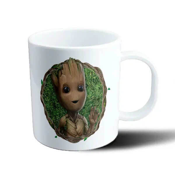 Taza de Plástico Groot Bebé Mirando Desde el Bosque