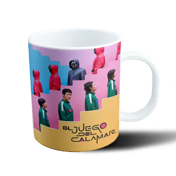 Taza de Plástico El Juego del Calamar Guardias y Jugadores en Escaleras