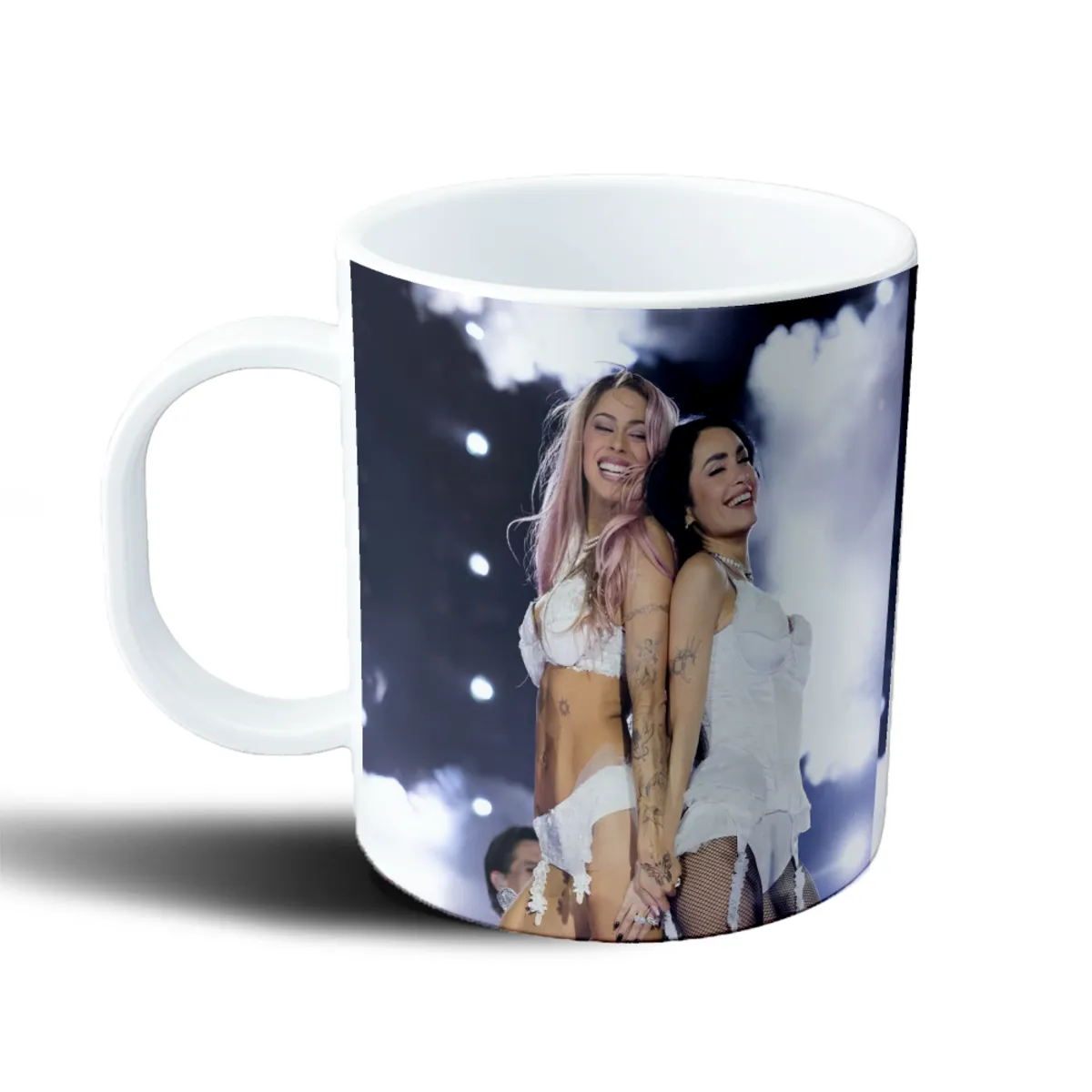 Taza de Plástico Lali y Tini en escenario - vista 2