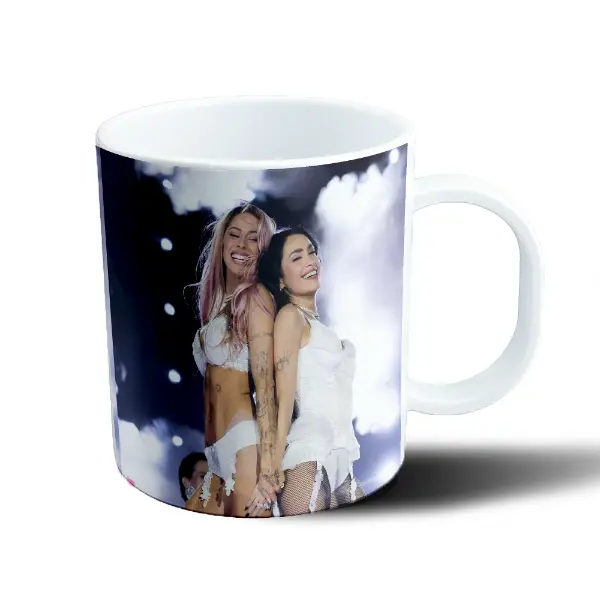 Taza de Plástico Lali y Tini en escenario