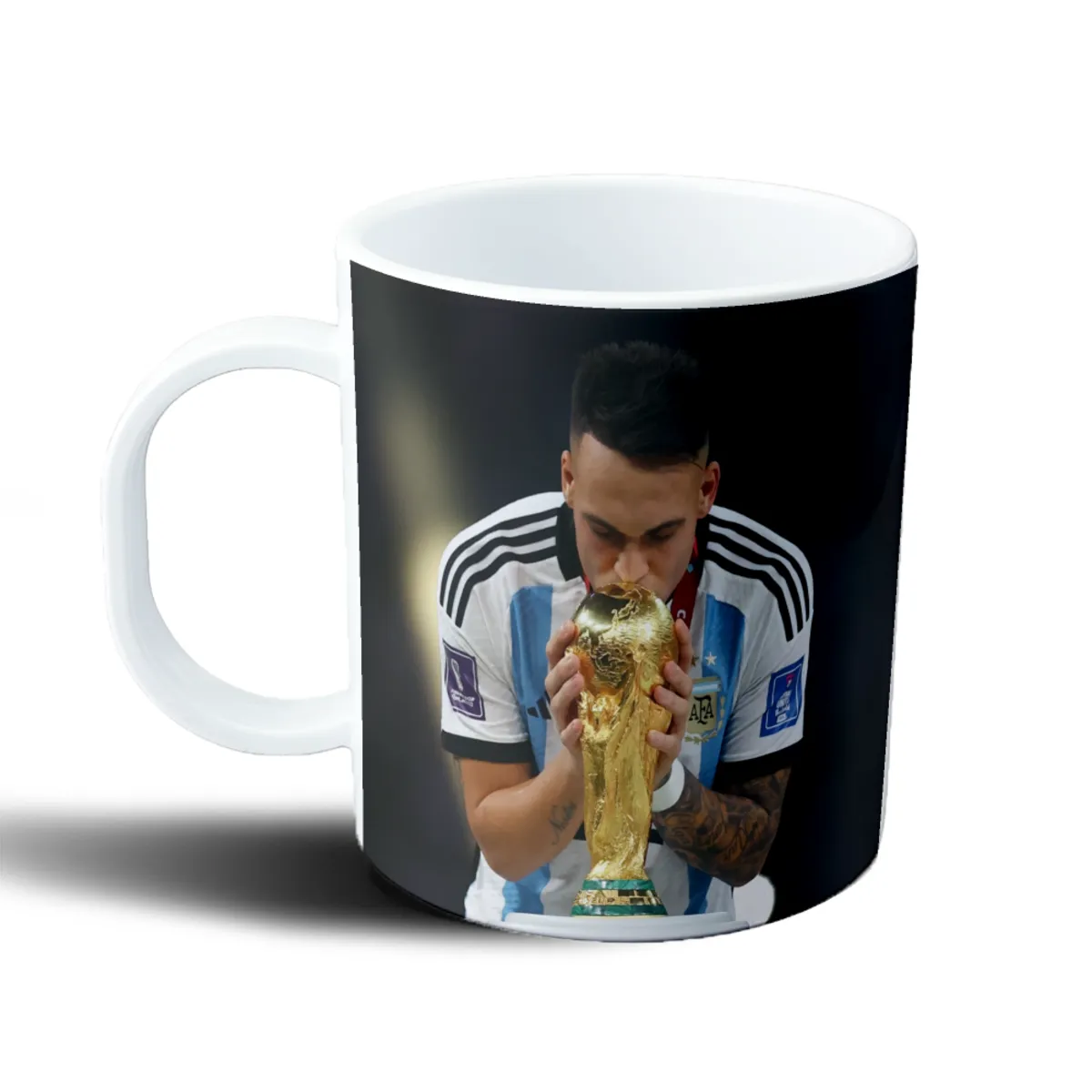 Taza de Plástico Lautaro Martínez besando la Copa del Mundo - vista 2