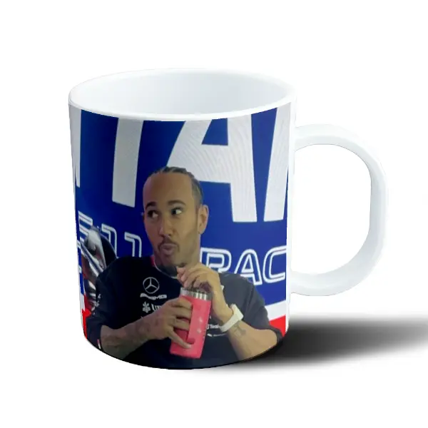 Taza de Plástico Lewis Hamilton Tomando Bebida