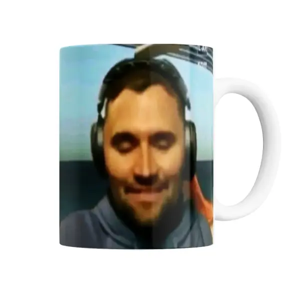 Taza de Cerámica Charlie Kirk Meme Auriculares