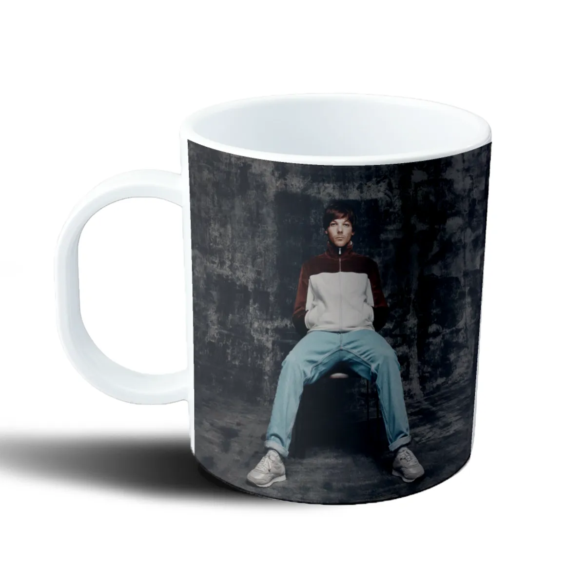 Taza de Plástico Louis Tomlinson Sentado en Silla - vista 2