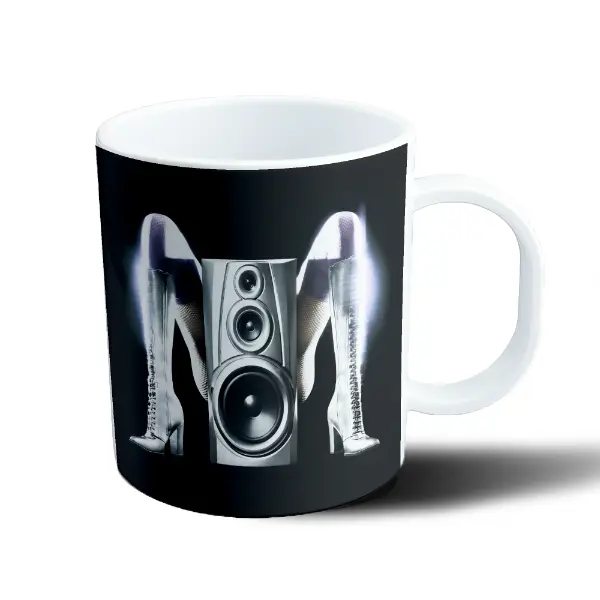 Taza de Plástico Madonna Parlante y Botas Plateadas