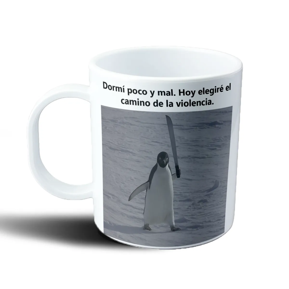 Taza de Plástico Pingüino con Machete Dormí Poco y Mal - vista 2